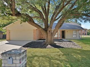 5300 Stagetrail Dr, Arlington, TX 76017