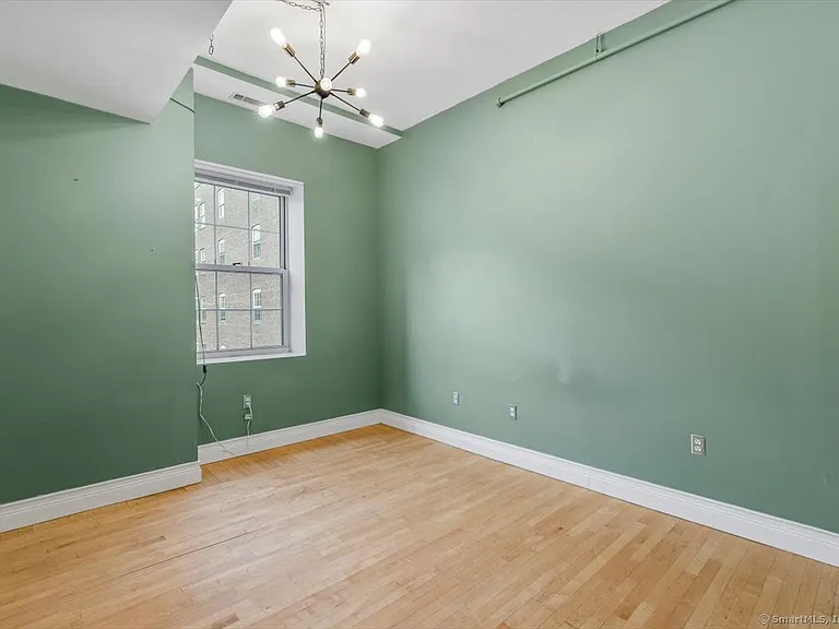 196 Crown St #310 — Photo 15