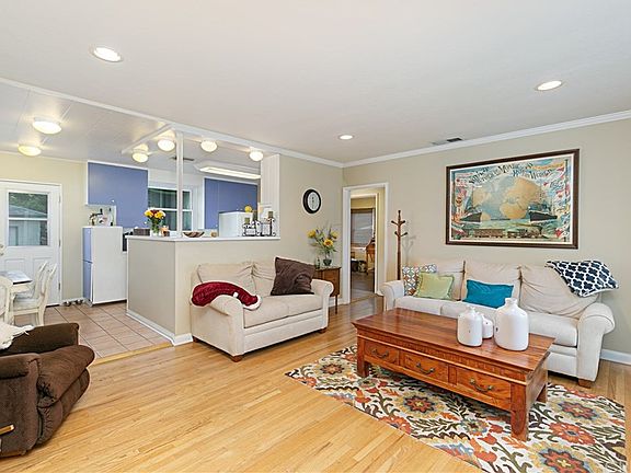 5th image of 1424 N California St
