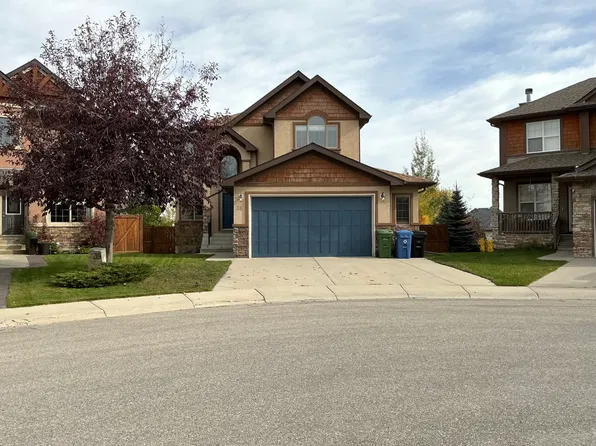 35 Tremblant Poin SW, Calgary, AB T3H 0B9