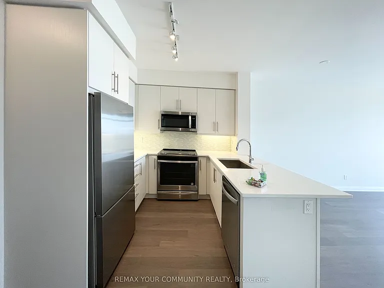 65 Oneida Cres #1206 — Photo 5