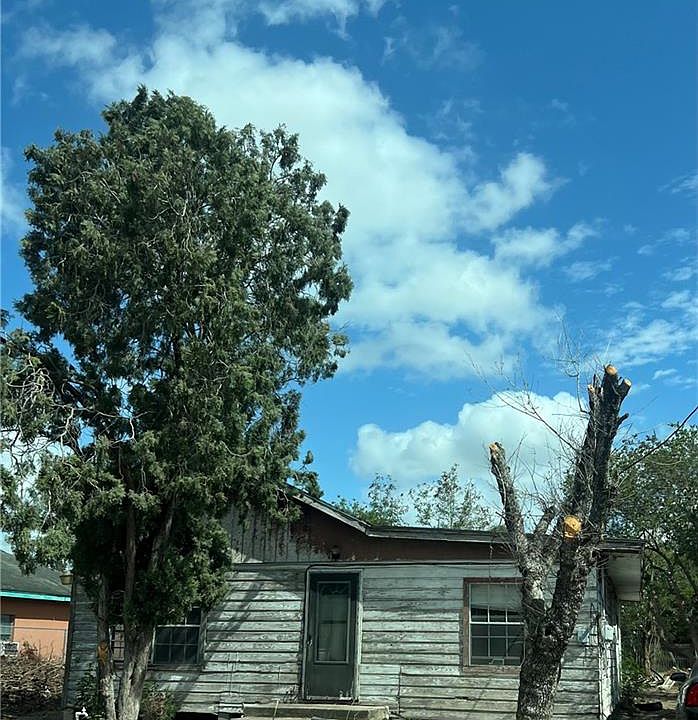 1st image of 416 Ellen Ave