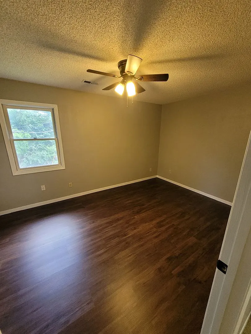 Cross Creek Apartments — Photo 4