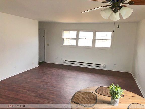 3rd image of 857 Belle Plaine Ave
