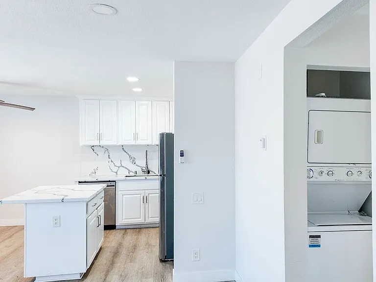 1065 Coronado Ave #203 — Photo 6