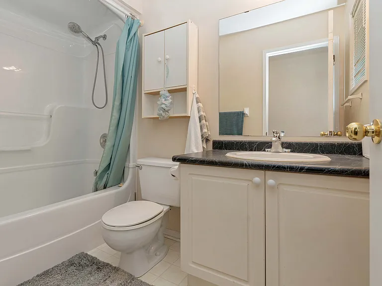 50 Chalmers Dr — Photo 24
