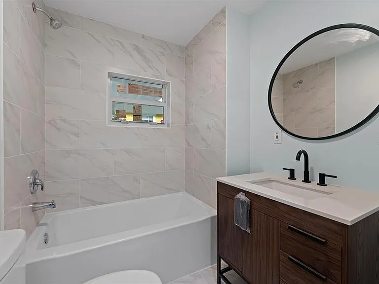 2825 N Taliaferro Ave — Photo 4