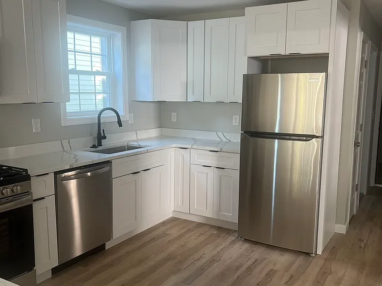 83 Ocean St — Photo 2
