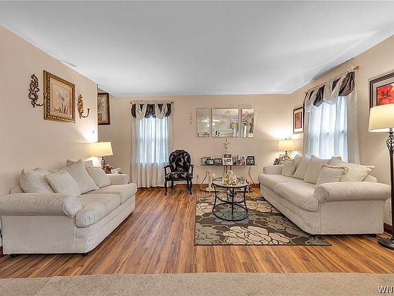 2nd image of 33 Ludington St