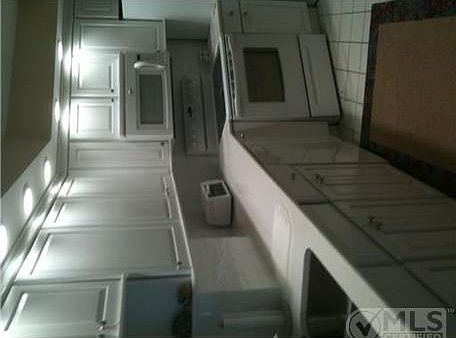 4th image of 450 Ocean Dr APT 606