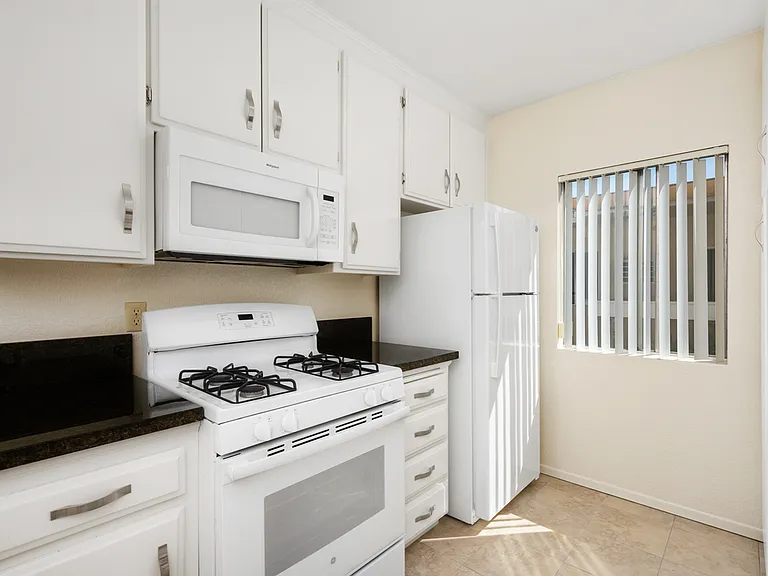 7013 Haskell Ave #203 — Photo 11