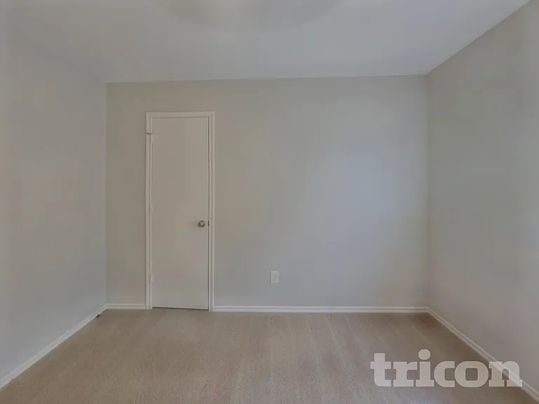 6910 Meadow Bend Dr — Photo 12