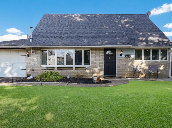 21 Canary Rd, Levittown, PA 19057