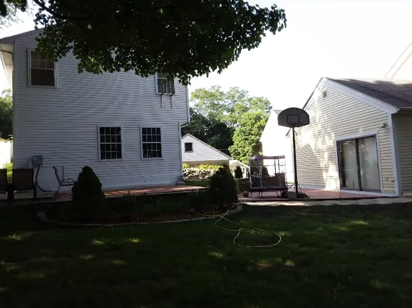 129 Simmonsville Ave Floor 2, Johnston, RI 02919