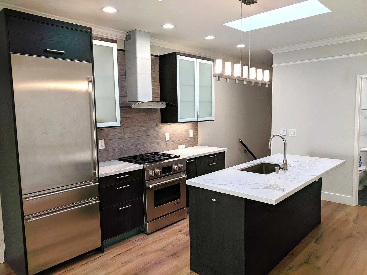 2 bed, 1000 sqft, $7,595 — Photo 1