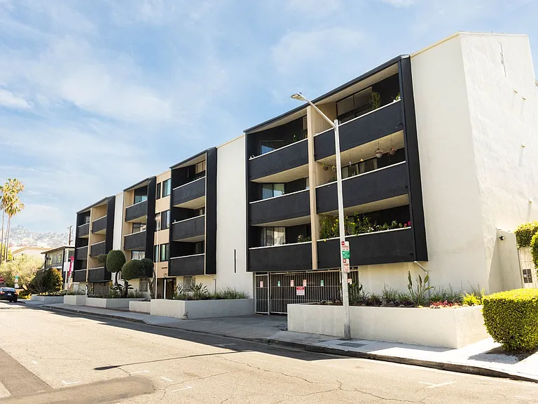 West Knoll Plaza Apartments — Photo 44