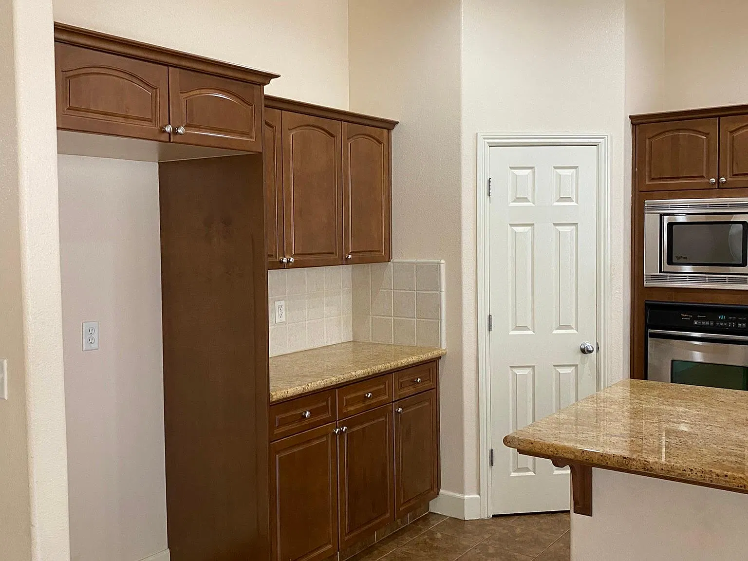 3 bed, 2.5 bath, 2262 sqft, $2,500 — Photo 4