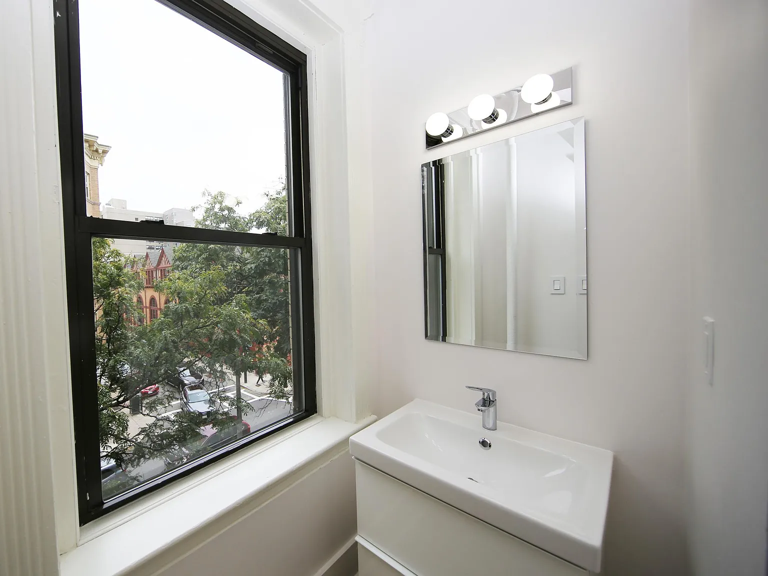 Studio, 306 sqft, $2,450 — Photo 3