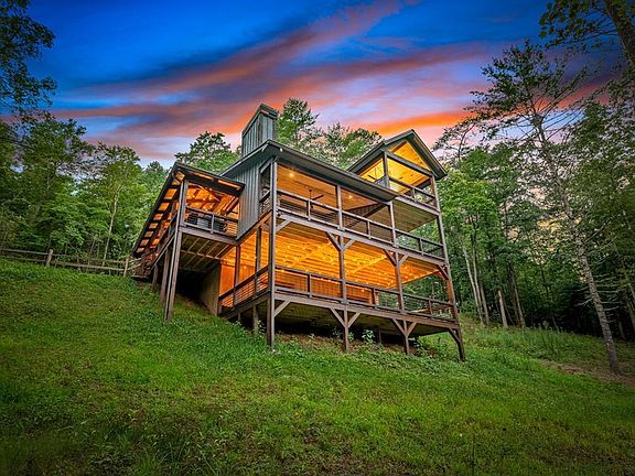 2nd image of 215 Twin Creeks