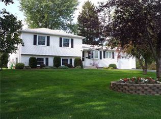 290 Straub Rd, Rochester, NY 14626