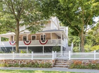 26 Pine St, Manchester, MA 01944