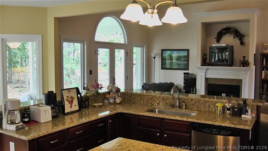 3 bed, 3.0 bath, 2805 sqft, $2,395 — Photo 4