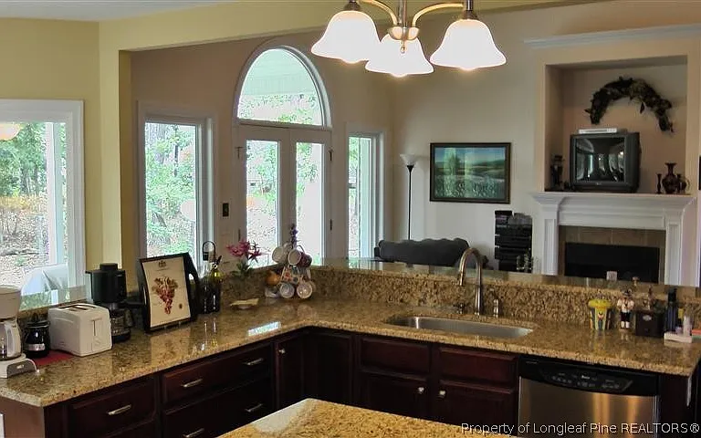158 Sherwood Ln — Photo 4