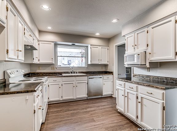 3rd image of 15623 Big Trail Dr