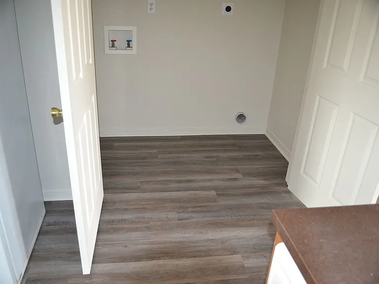 212 Janelle Dr — Photo 7