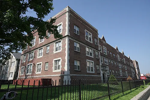 Barrington Apartments — Photo 34