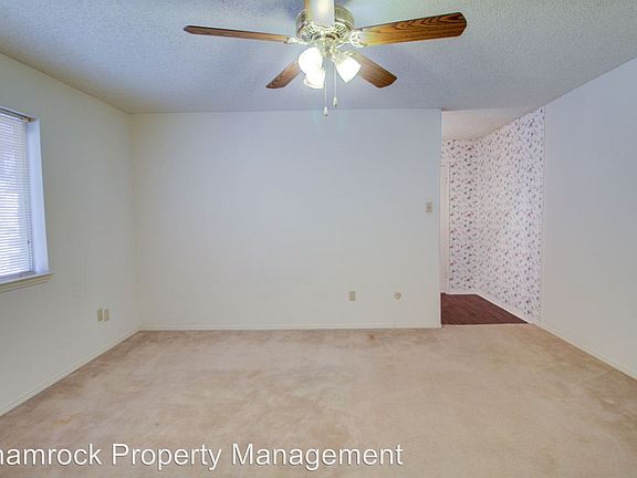 2nd image of 902 Briar Dr