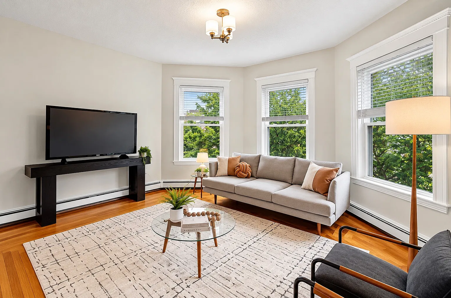 3 bed, 1040 sqft, $4,500 — Photo 1