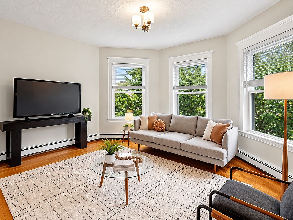 1st image of 14 Holton St APT 3