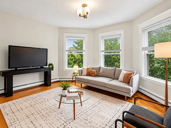 14 Holton St APT 3, Medford, MA 02155