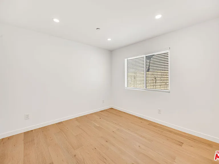 7933 Zelzah Ave — Photo 18