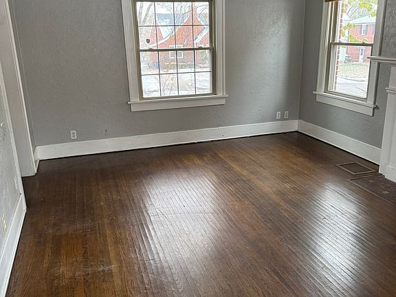 3rd image of 1528 W Sunset Ave