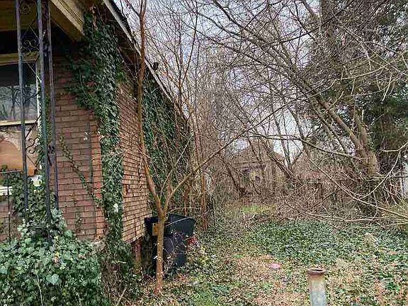 3823 Holcomb