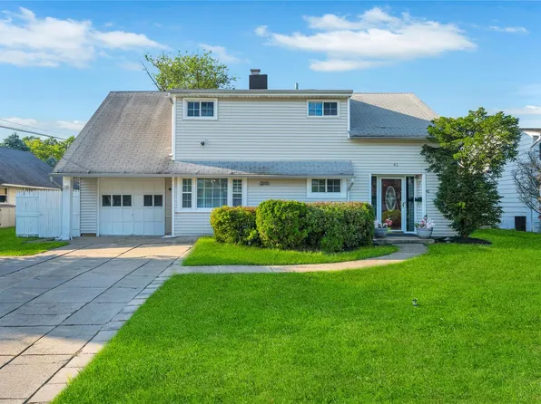 41 Meridian Road, Levittown, NY 11756