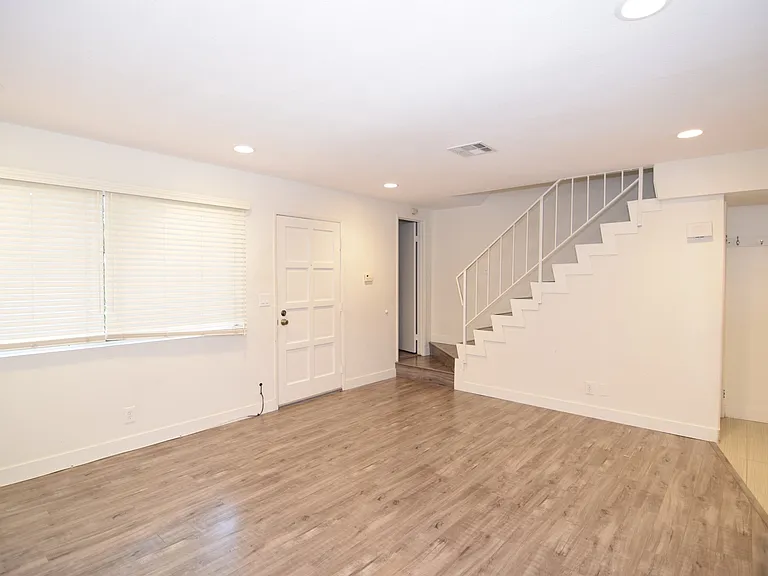 1295 Elm Ave #E — Photo 7