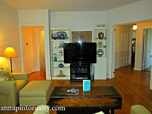 Sold by Anna Pinto Realty | media 16