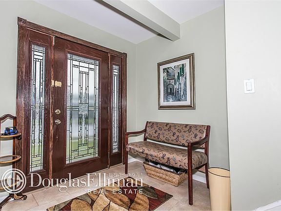 3rd image of 599 Jerome Ct