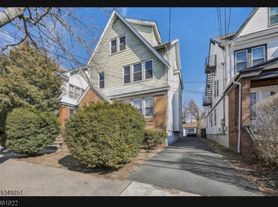 35 Cleveland Ave, Newark, NJ