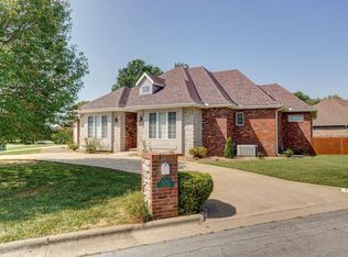1002 E Gaslight Dr, Springfield, MO 65810