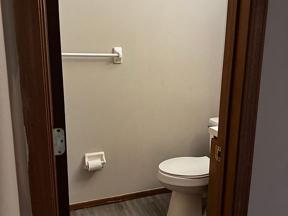 4th image of 3761 Springwood Dr