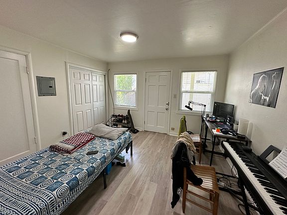 4th image of 1607-1611 Fairview St #1607-B