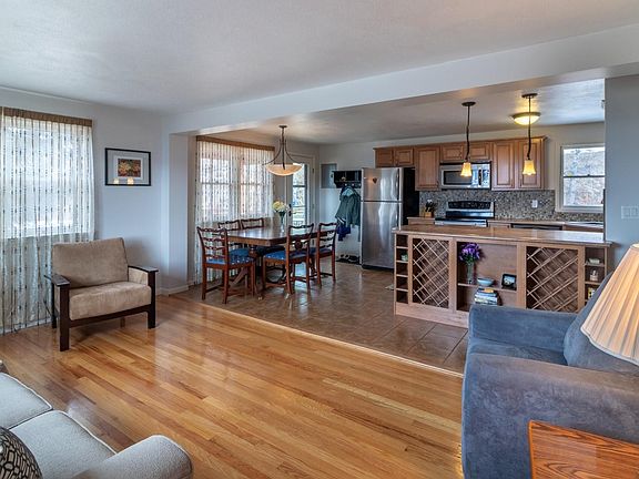 2nd image of 9 E Garnet Ave