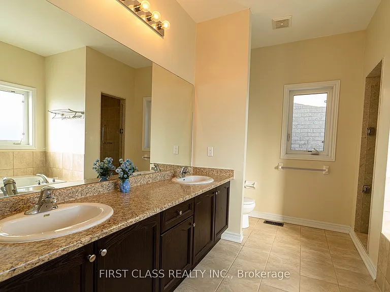 60 Wozniak Cres — Photo 19