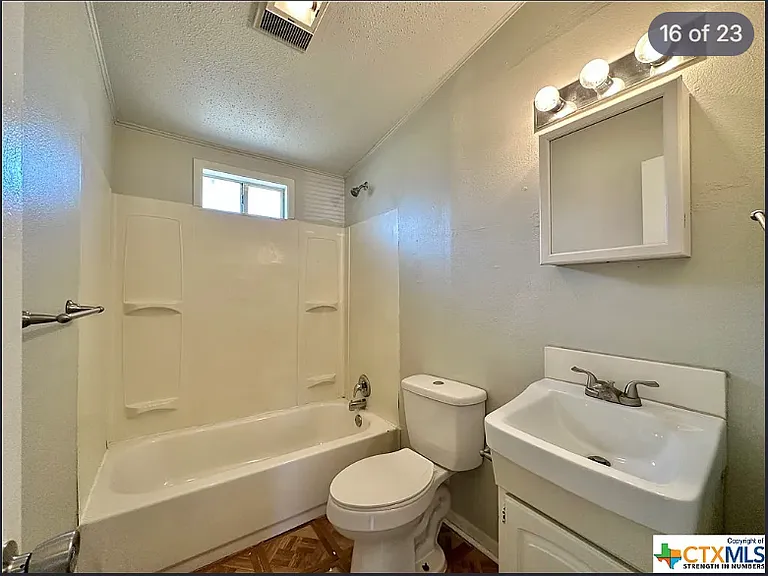 2721 Lewis St — Photo 3