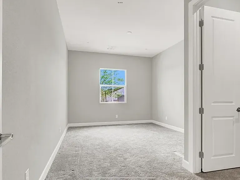 851 Klamath Springs St — Photo 9