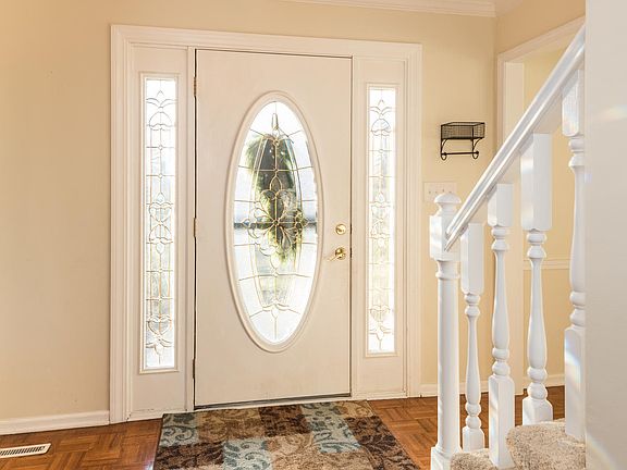 3rd image of 407 Oak Valley Ct